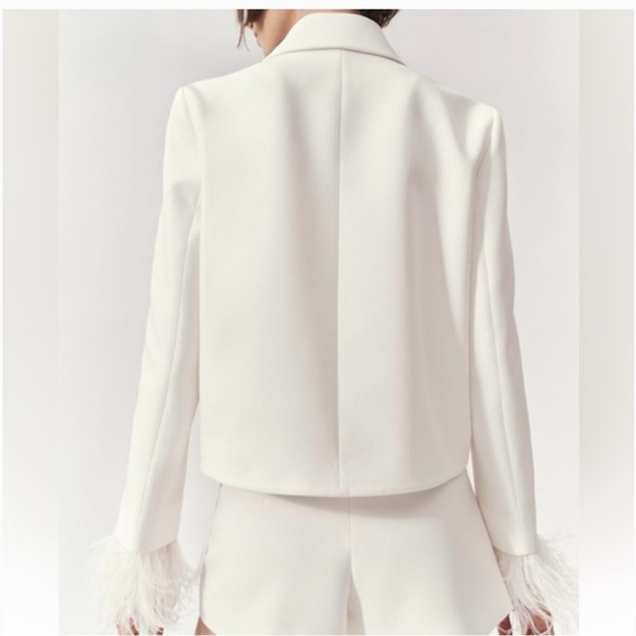 ZW COLLECTION FEATHERED CROPPED BLAZER AND PANTS -2 PCS- ECRU - Picture 8 of 13